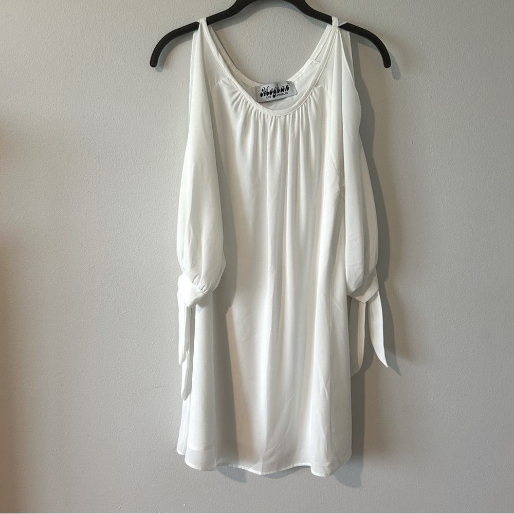 Meghan LA Ivory Cold Shoulder Tunic (M)